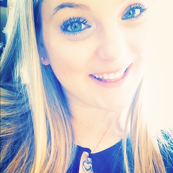 Meet your Posher, Carly - Picture 1 of 1